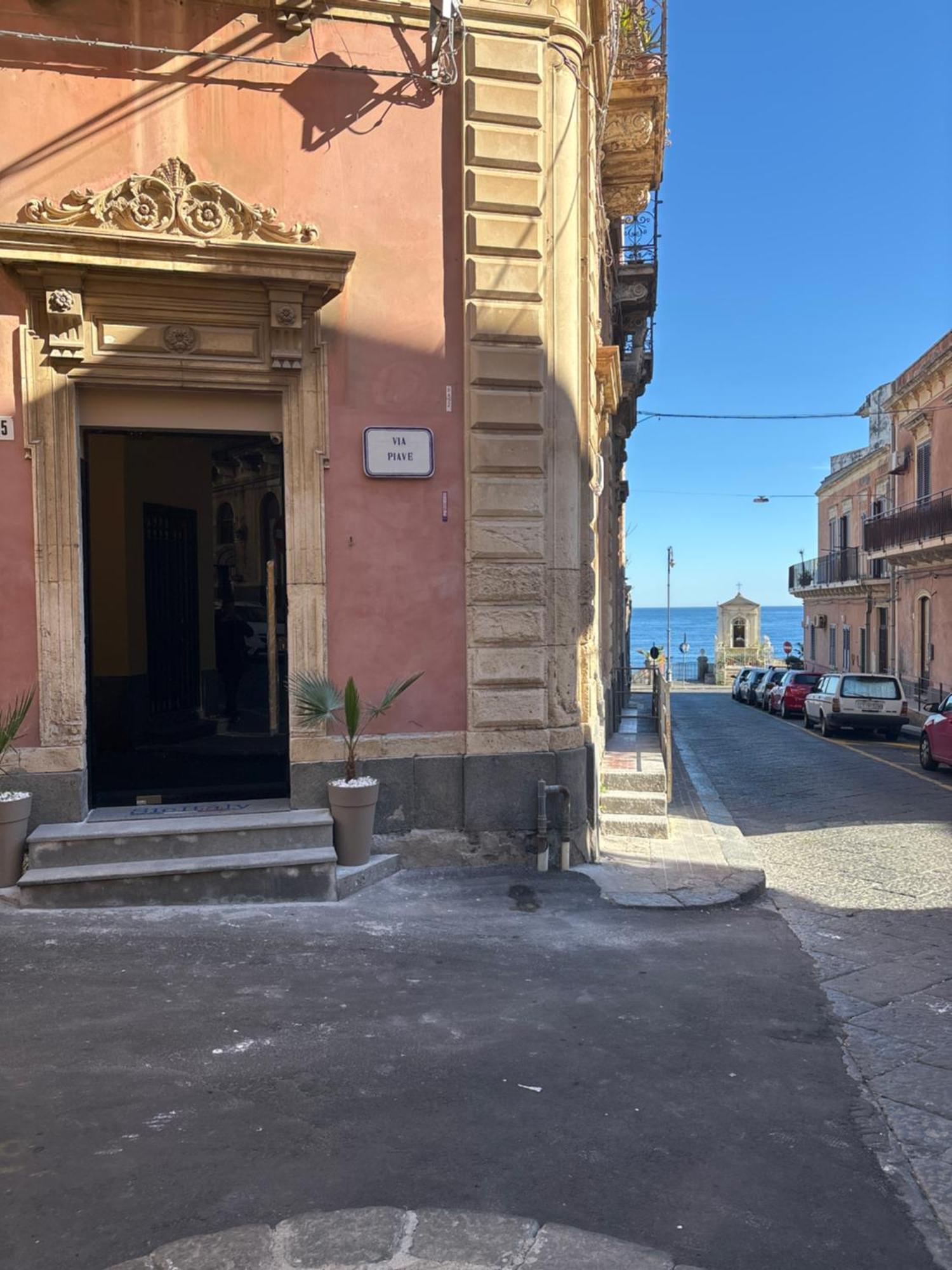 Cbh Sicitaly Group Bed & Breakfast Aci Castello Eksteriør bilde